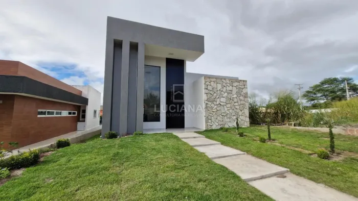 Perto da BR-232! Casa com 4 Quartos em Condomínio fechado em Gravatá/PE