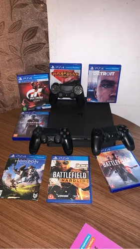 PS4 Slim 500GB + 3 Controles + 7 Jogos (Kit Completo)