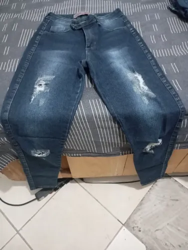 Vendo calças jeans e calças normas TM 40 42 e 38