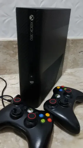 XBOX 360 Super Slim, desbloqueado, 2 controles, 40 jogos 