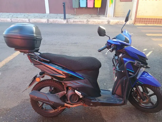 Vendo Yamaha neo 125 ano 2024 valor 10.800 telefone *