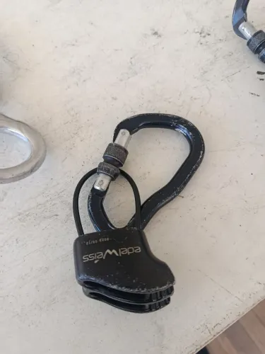 Descensor ATC escalada