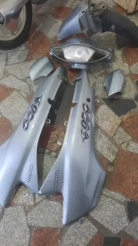 Carenagem de Honda Biz+ 100 /2004
