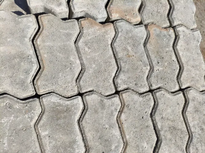 Piso intertravado