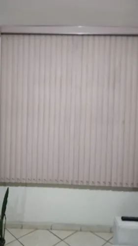 Vendo duas percianas vertical, tamanho padrão para janelas por 180,00 reais.