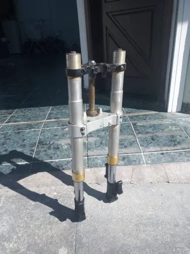 Suspensão invertida