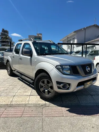 Nissan Frontier SV AT. CD 4X4 2.5 TB Dies. Aut. 2016