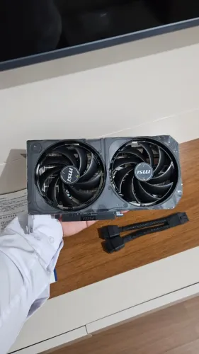 Placa de Vídeo MSI NVIDIA GeForce RTX 5070 Shadow 2X OC, 12GB, GDDR7, DLSS, Ray Tracing