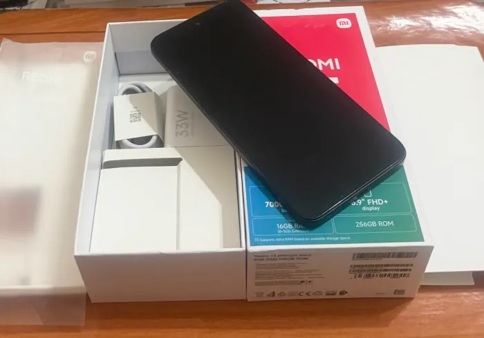 Lindíssimo celular Xiaomi Redmi 15 Novo 256 Gigas 