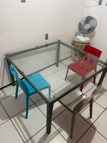 Mesa de jantar de vidro
