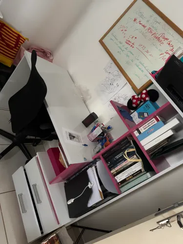 Mesa de computador Rosa