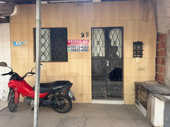 VENDE-SE ESTA CASA 