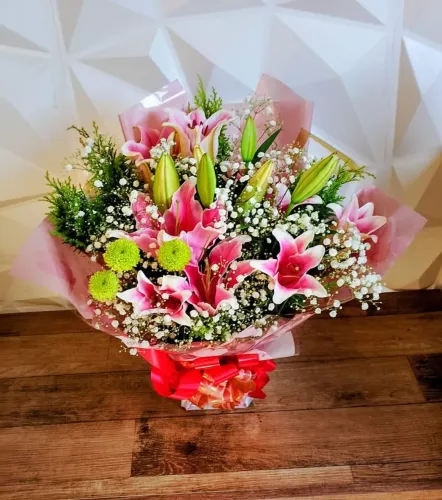 Buquê de lirio rosas