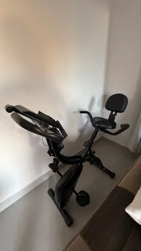 BICICLETA ERGOMÉTRICA VERTICAL DOBRÁVEL - WCT FITNESS