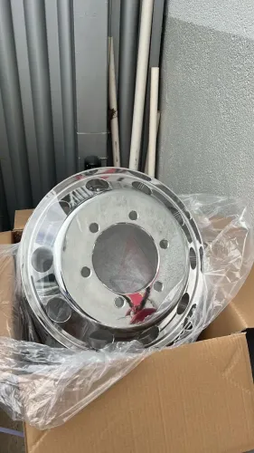 Roda de Alumínio Alto Brilho Borda Larga Aro 17,5x6 Pneu 215 6 Furos Reto