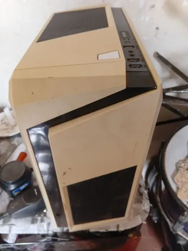 Gabinete gammer vazio