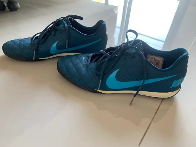 Chuteira Nike tamanho 41