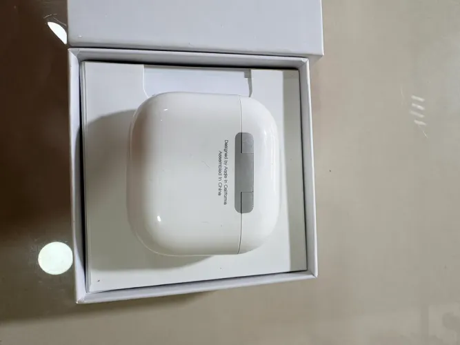 AirPods 4 com cancelamento de ruído