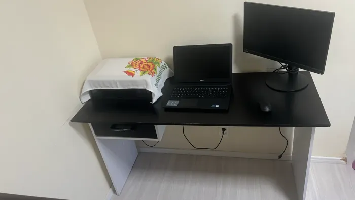 Mesa para computador/escritório - ideal para home office