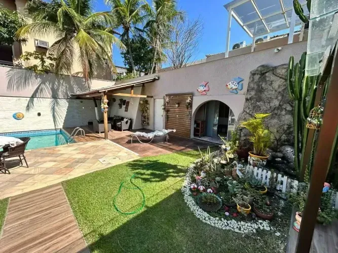 Casa de Alto Padrão -- 5 quartos sendo 3 suíte Condomínio Jardim Lagoa Mar Norte | Barra d