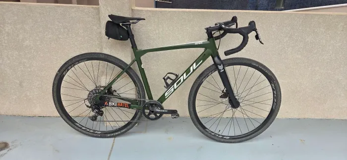 Bicicleta Gravel Soul Spry SRAM Apex Garfo de Carbono tamanho 52 freio mecânico