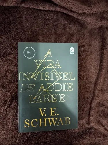 A Vida Invisível de Addie LaRue - Livro