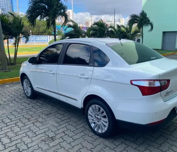 Fiat Grand Siena Essence Dual. 1.6 Flex 16V 2015