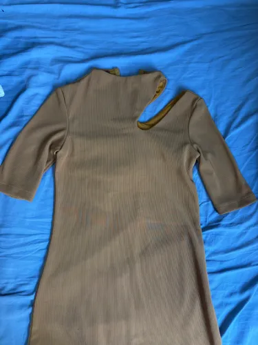 Vestido canelado mostarda, ótimo material