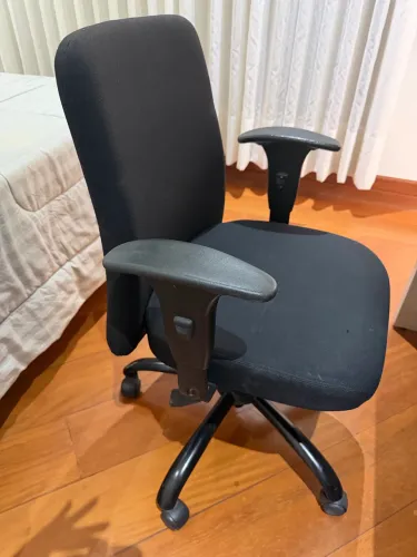 Cadeira de Escritório Giratória Ergonômica - Encosto Alto e Braços