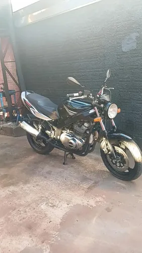Suzuki gs500  bem conservada 