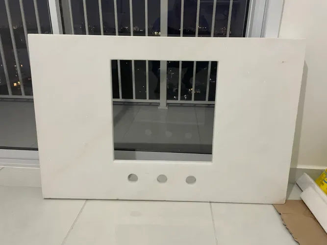Bancada mármore branco 0,85 X 0,55 m com frontão incluso 
