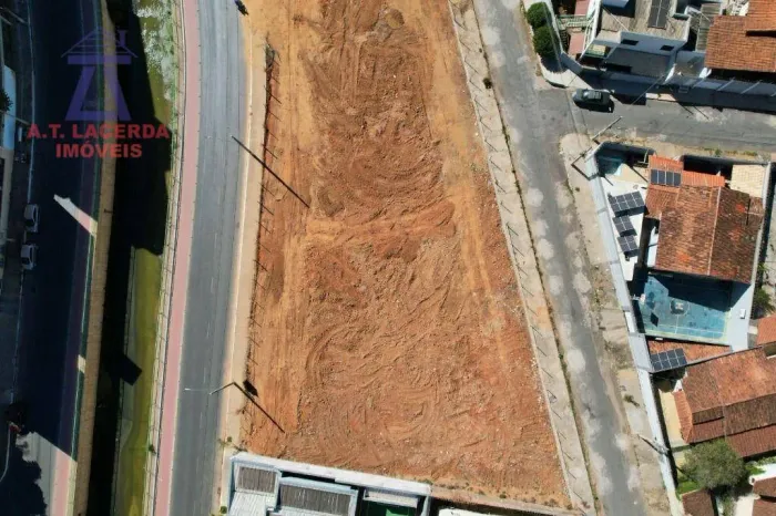 Terreno com 2.645 m² à Venda - Avenida Vicente Guimarães