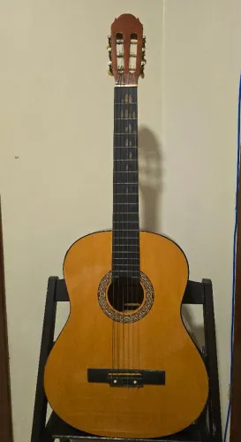 Violão Phantom com capa