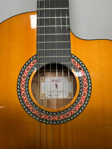 VIOLÃO MAJU C-40, NYLON, ELÉTRICO