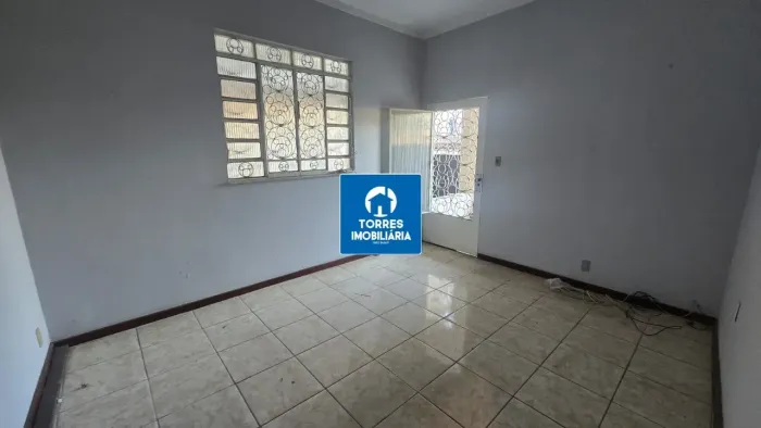 Casa 2 quartos com garagem e terraço - Gradim