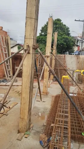 Pedreiro geral construindo sonhos