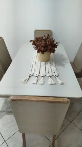 Mesa de jantar de tampa de vidro com 6 cadeiras estofadas em linho
