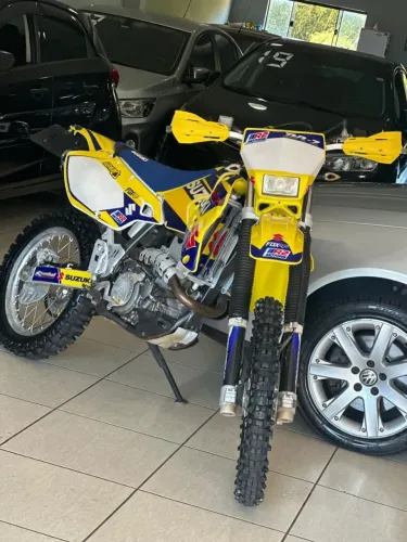 Suzuki DR-Z 400 emplacada (Raridade)