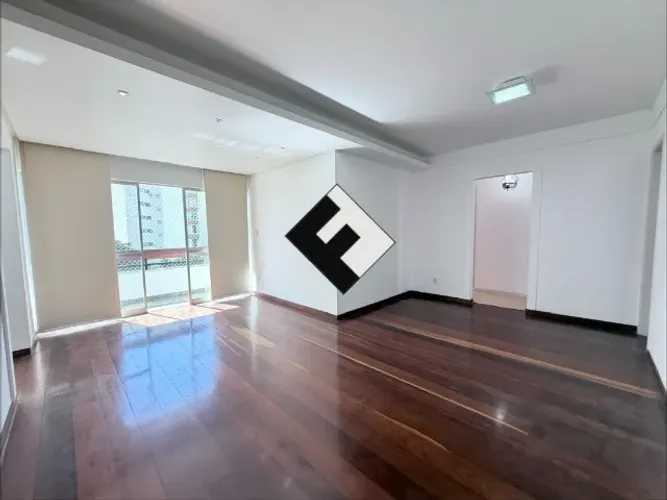 ITAIGARA - APARTAMENTO DE 3/4 COM SUÍTE, VARANDA, NASCENTE, DEPENDÊNCIAS E 02 GARAGENS.