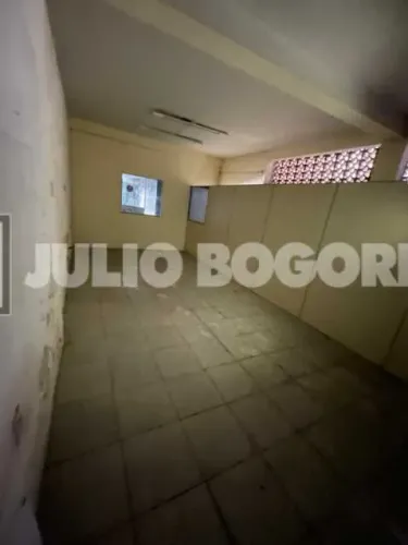 Prédio - / Comercial / Centro