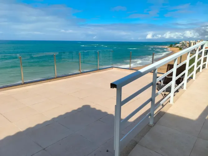 Apto com 3 quartos sendo 1 suíte, frente para o mar, Cavaleiros - Macaé - RJ