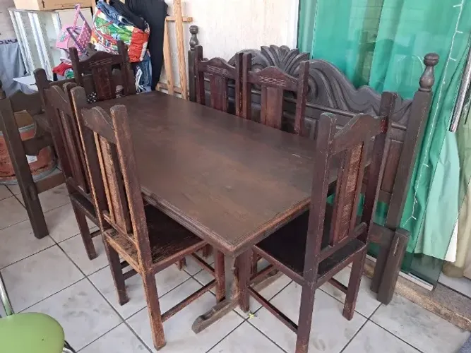 Mesa de madeira 4 cadeiras 