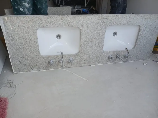 Pia de banheiro com duas cubas (1,60 X 0,56 metros)