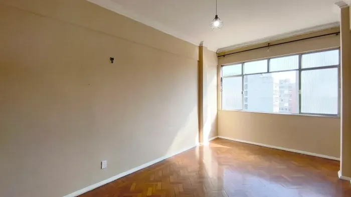 Imóvel para aluguel possui 42 metros quadrados com 1 quarto em Centro - Rio de Janeiro - R