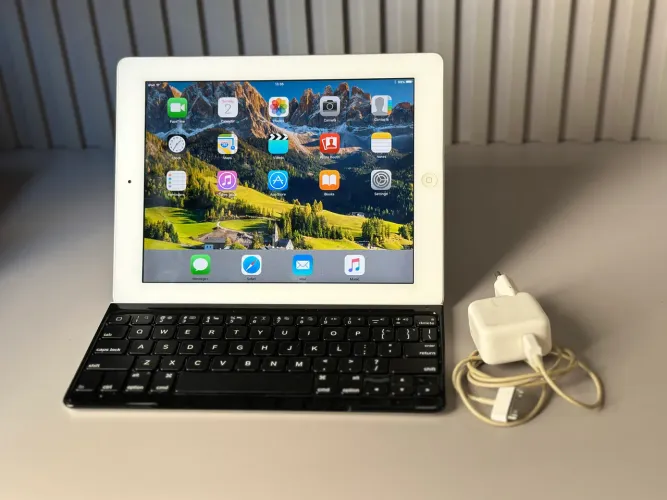 Apple iPad2 16 GB + Teclado Logitech Ultrafino