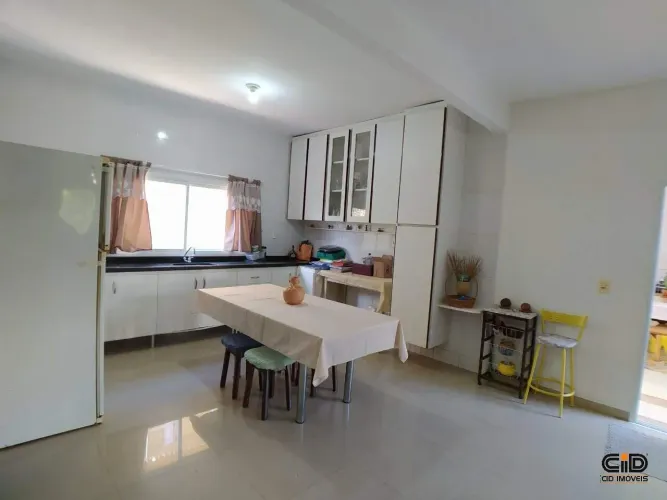 Sobrado à venda, 4 quartos, 4 suítes, 3 vagas, Santa Rosa - Cuiabá/MT