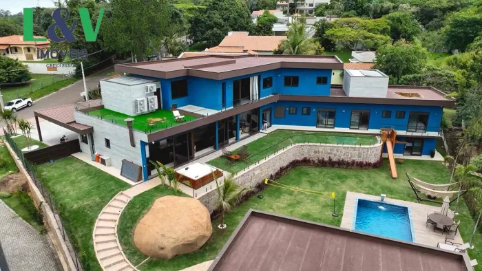 Casa cinematográfica à venda no condomínio Clube de Campo em Valinhos