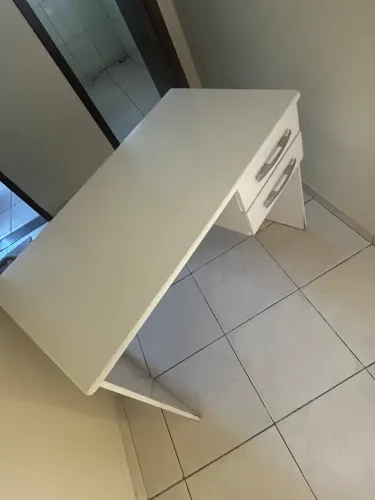 Mesa de Escritório Branca 108x60 cm com 2 Gavetas - Bom Estado
