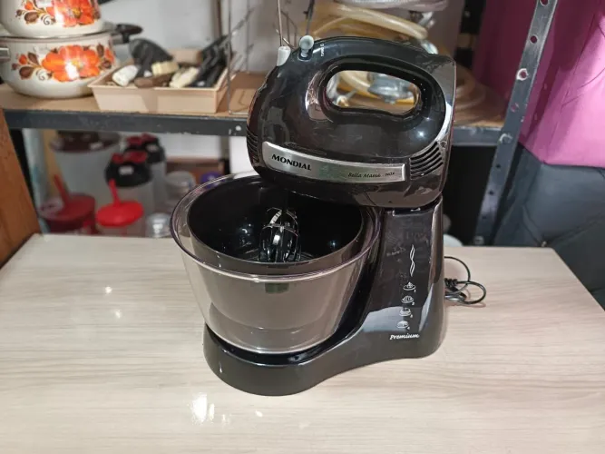 Batedeira mondial 127 volts seminova