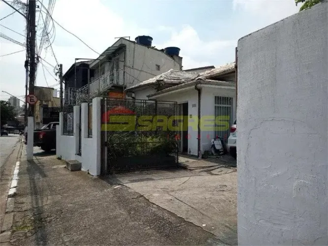 Casa térrea, 110m² Área Construída e 268m² Área Total por R$ 3.000,00 Locação e R$ 600.000